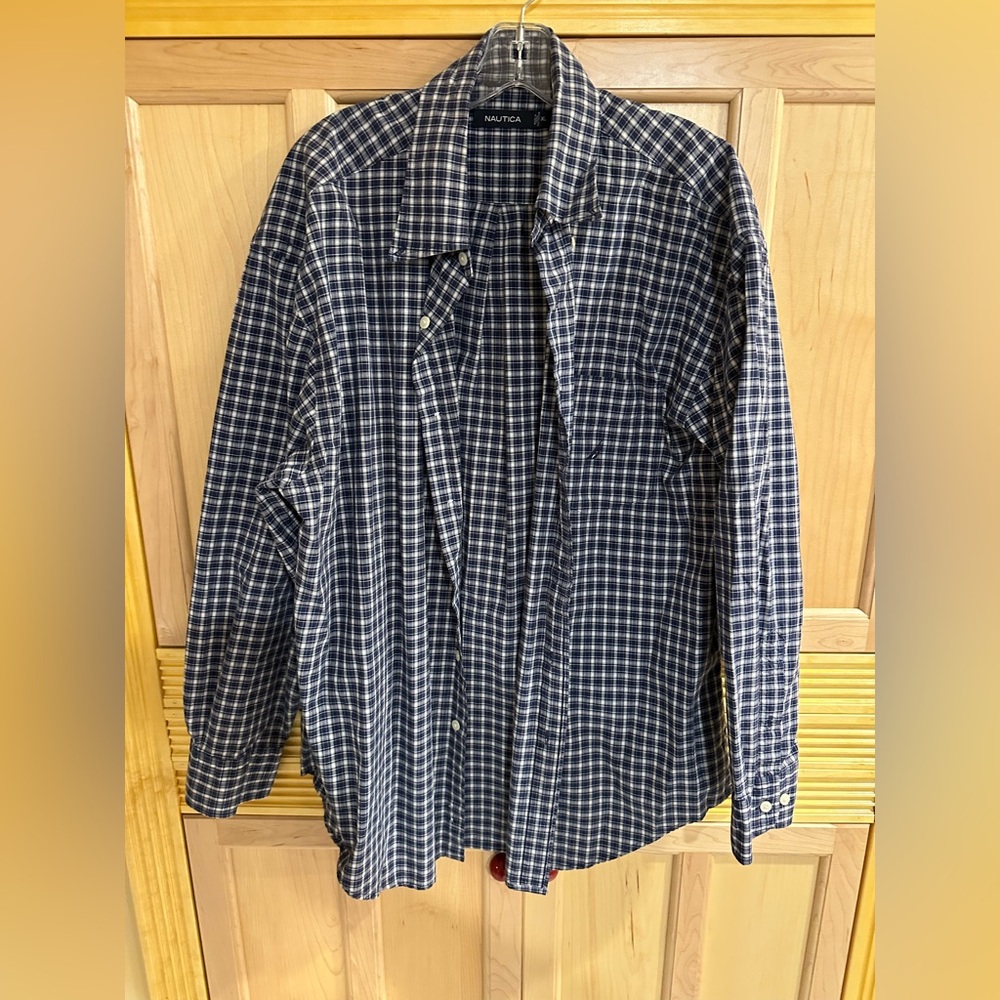 Nautica Men’s long sleeve blue/white plaid button down shirt (size XL)